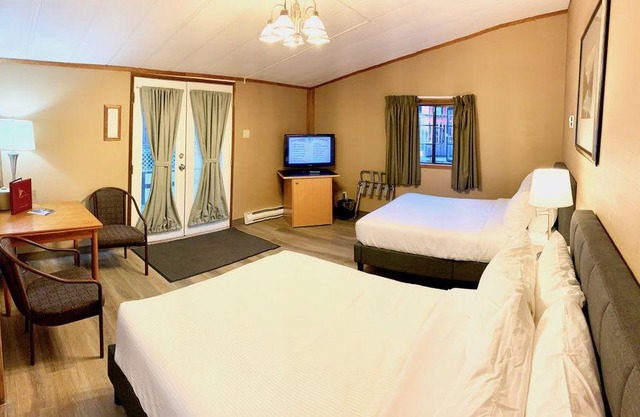 Sunwapta Falls Rocky Mountain Lodge - Rocky Mountain Double