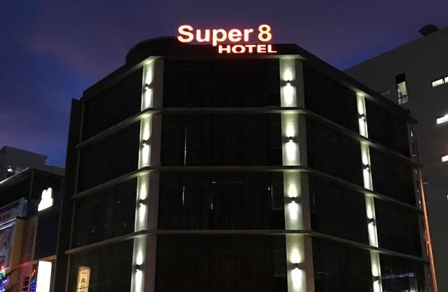 Super 8 Hotel @ Bayan Baru