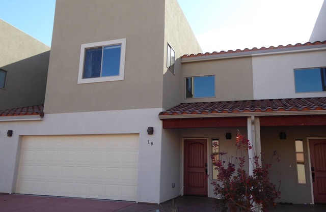 Super Affordable & Spacious 3 BR Townhouse w/3 en-suite baths