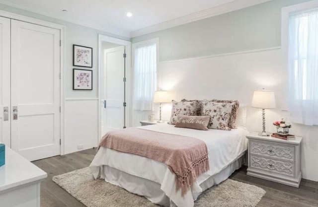 Super clean, new! in Santa Monica