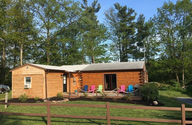 Super Clean, Pet Friendly Cottage! 3 Bedroom! NO EXTRA FEES!!