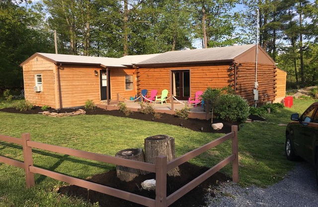 Super Clean, Pet Friendly Cottage! 3 Bedroom! NO EXTRA FEES!!