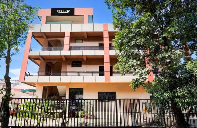Super Hotel O GMS Road Ballupur Chowk