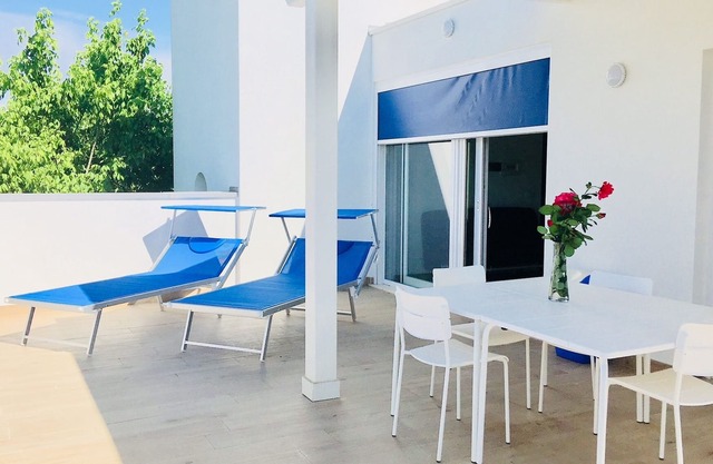 Super new apartment with very large terrace and climate, garden, beach 400 mt