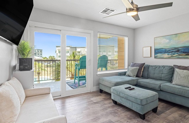 Super sweet, ocean and pool views, dogs welcome!