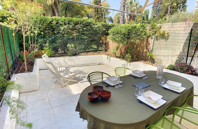 Superb 3-room RDJ just a stone's throw from the beaches 295L