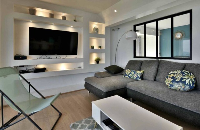 SUPERB AIR-CONDITIONED APARTMENT WITH TERRACE OVERLOOKING THE SEA
