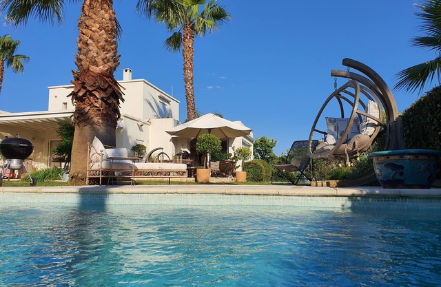 Superb Andalusian villa, on 3,000 m2 of gardens, heated swimming pool