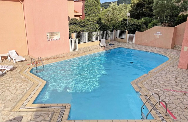 Superb apartment in Collioure, terrace, pool and tranquillity