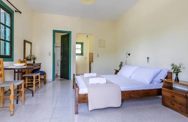 Superb apartment in Stafylos with balcony