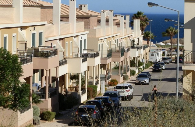 SUPERB APARTMENT WITH FAST WI-FI, BALCONY, SHARED POOL AND SHORT WALK TO BEACH.