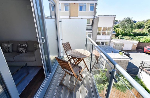 Superb flat with balcony in Wandsworth (sleeps 6)