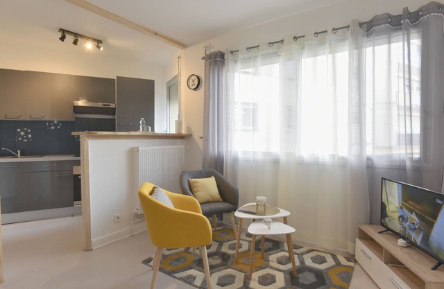 SUPERB STUDIO WITH PRIVATE PARKING DOWNTOWN