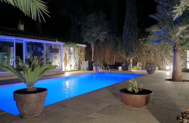 Superb villa with pool, 3 bedrooms, 2 bathrooms, large living room.
