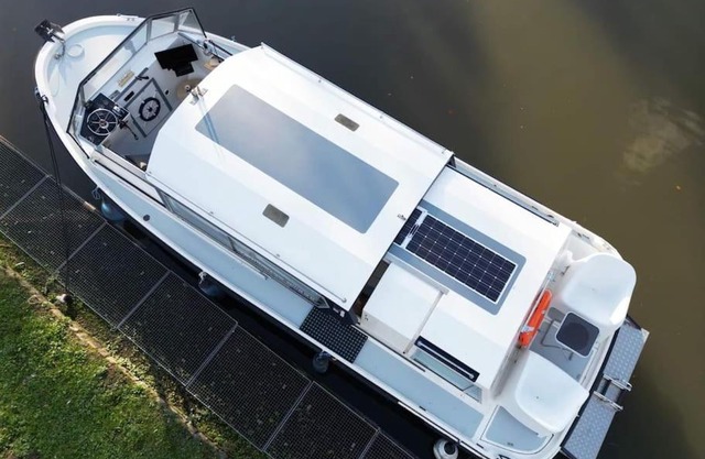 Superbe bateau découvrable avec parking gratuit
