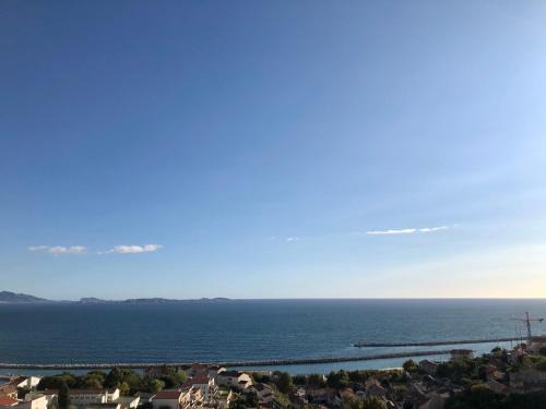 Superbe terrasse avec vue panoramique sur la mer