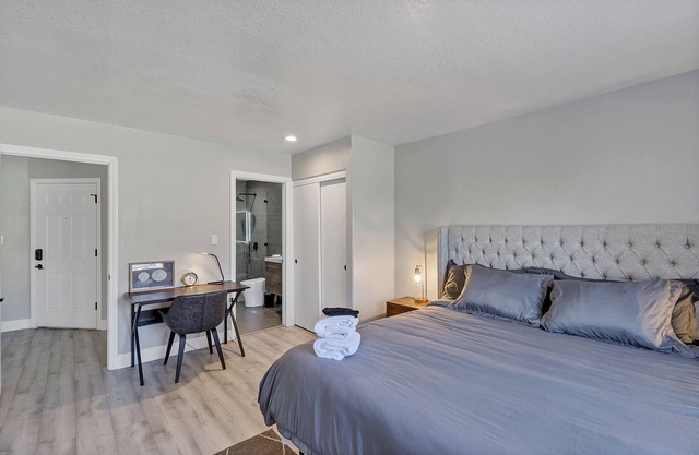 Superhost 5 Star ⭐ Service with 2 Bedrooms