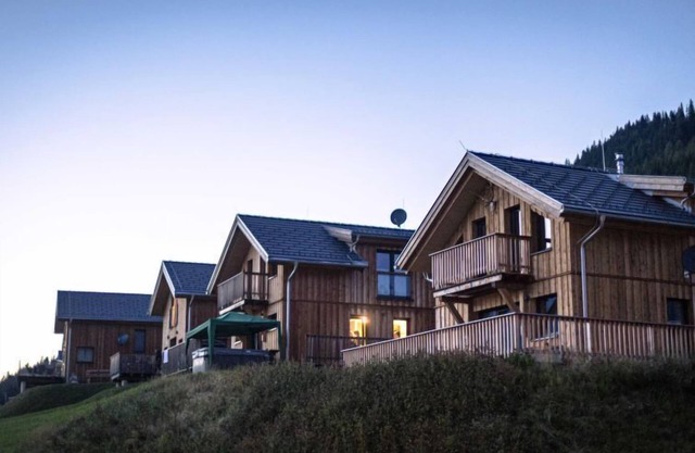 Superior #56 mit IR-Sauna&Sprudelbad by Interhome