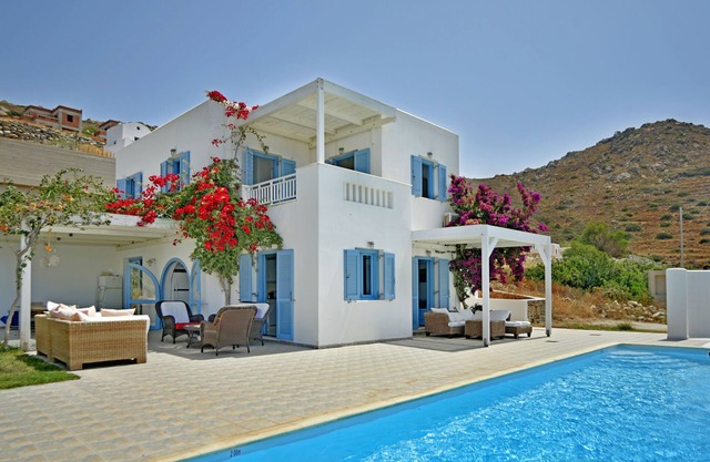 SUPERIOR MIKRI VIGLA VILLA WITH POOL & FANTASTIC VIEWS,400m FROM AMAZING BEACHES