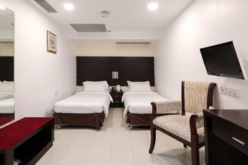 Superior Twin Room, no window (Basement) #02