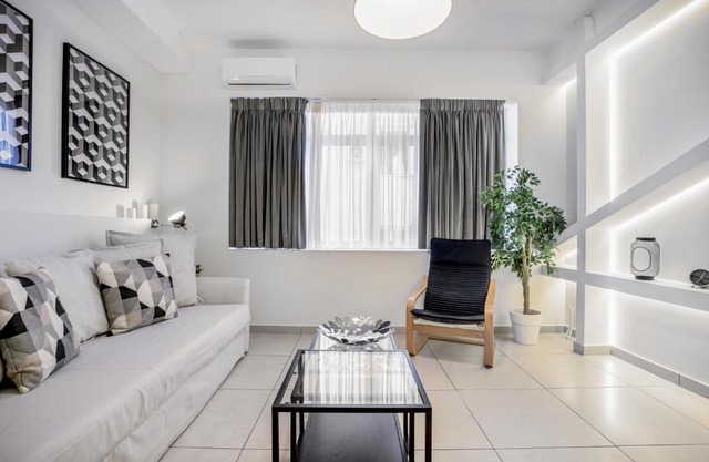Supreme B1 Apartment in Syntagma