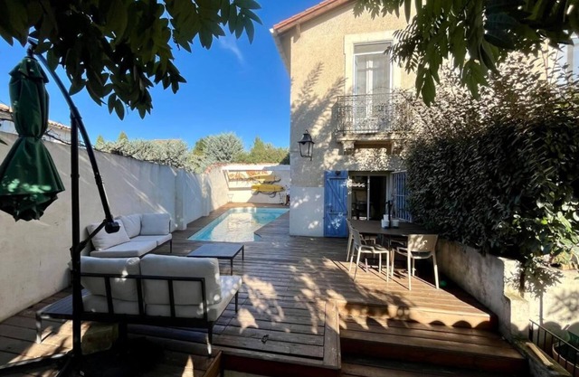 SURF garden/pool villa, near town center, 10 minutes from beaches.