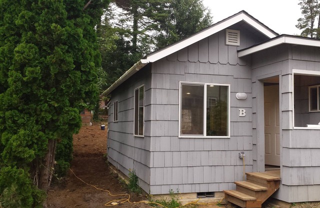 Surf Haven Unit B w/ fire pit walking distance to surfing beaches