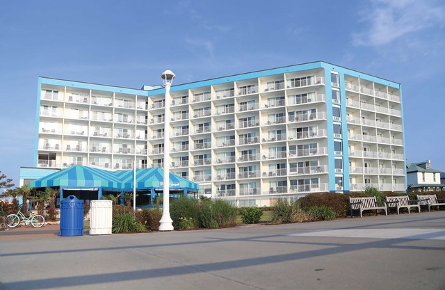 Surfbreak Oceanfront Hotel, Ascend Hotel Collection