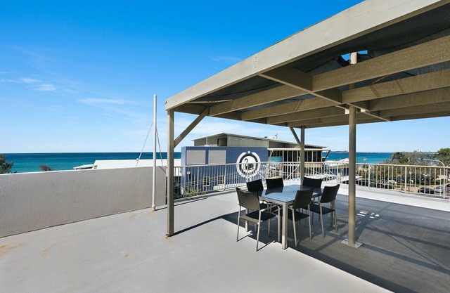 Surfcomber 2 Bedroom Rooftop Apartment