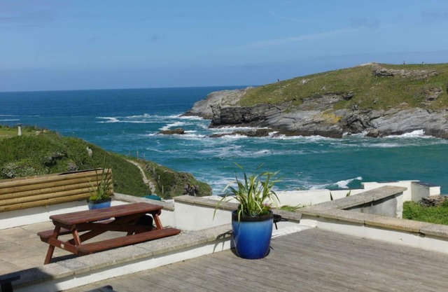 Surfside - a large family home that sleeps 10 guests in 3 bedrooms