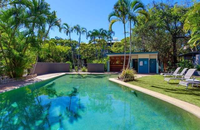 Surfside Beach House 21 - Rainbow Shores. Large holiday retreat right near the beach. Pool