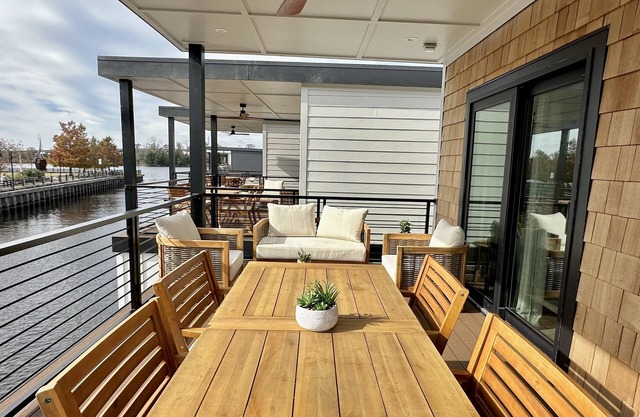 Surfside @ The Cove Riverwalk Villas