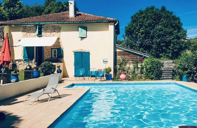 Surrounded by green countryside, this beautiful Basque house with swimming pool welcomes you.
