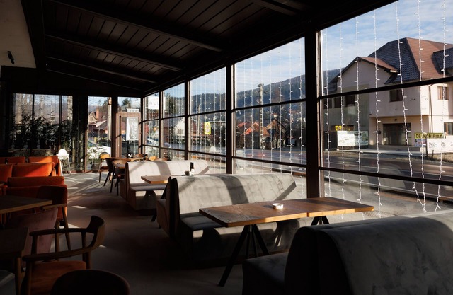 Suru Hotel & Restaurant