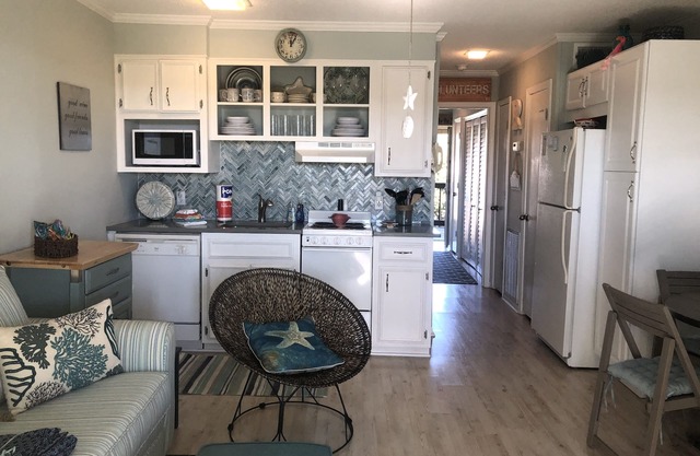 SWEET, CLEAN & INVITING C355 - ocean view - close 2 elevator - well equipped