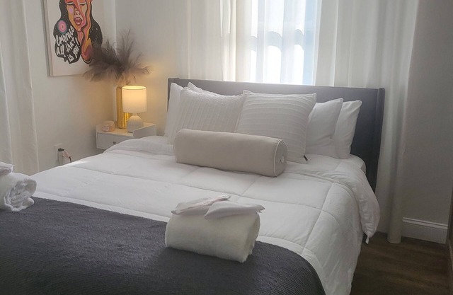 Sweet Escape ~ 4 BR Modern Luxury Near NYC & EWR