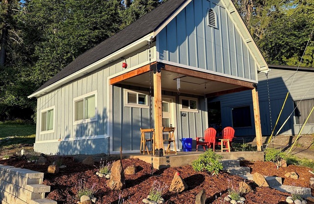 Sweet Little Home in the South Hills of Eugene. Five minutes from U of O.