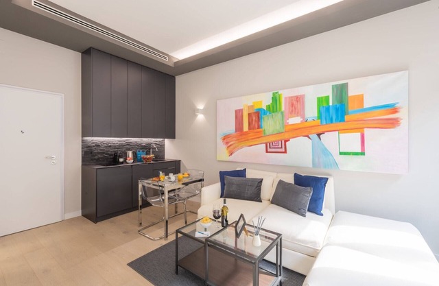 Sweett | Duomo 2B - One Bedroom Apartment, Sleeps 3