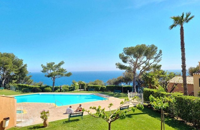 Swimming pool, tennis, Beach.