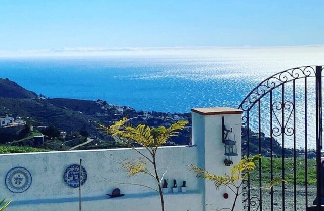 Swimming Pool, Seaviews & All Day Sunshine Villa in Almuñécar, Costa Tropical.