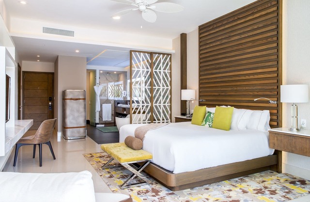 ✩SwimUp✩OceanView✩588 sqft✩Near Airport & Downtown Cancun✩