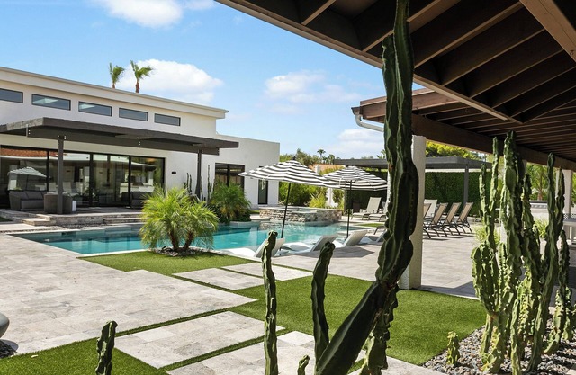 SWSS - ModernCompound - Guests Love It! Private Pool Hot Tub Putting Green