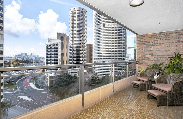 Sydney - YORK5 - York Street - Spacious 1BR with Balcony, City Views Parking in Sydney CBD Near Wynyard