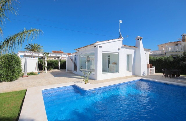 T-1118, Casa Blanca, newly renovated villa with many extras