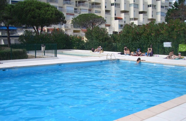 T 2 47 m2 apartment overlooking the harbor in residence with pool and tennis