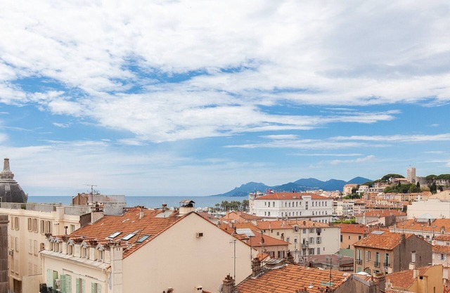 T2 charm ****, sea view, hyper center, 5 mins walk to Palais Festival / Croisette