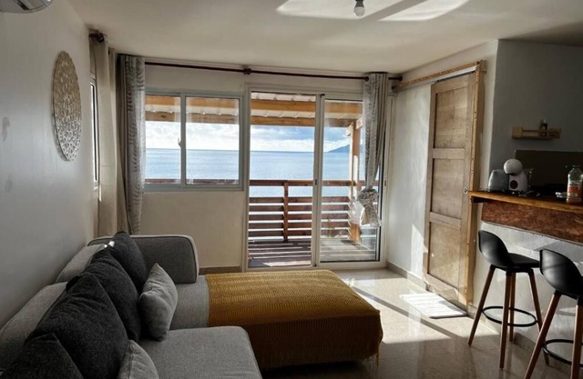 T2 cosy Côte îlots au bord de la plage vue panoramique, coucher de soleil.