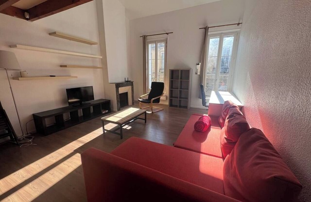 T2 sleeps 4 in quiet location