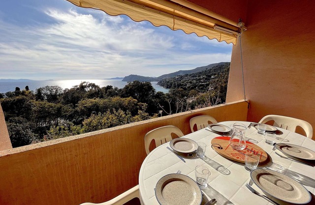 T3 Apartment with Mezzanine and Parking in Rayol-Canadel