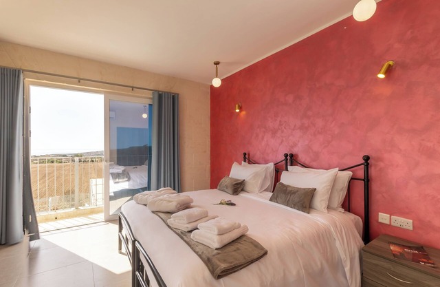 Ta'Battista Guesthouse with pool-room 6, IX-XEWKIJA, GĦAWDEX, Malta